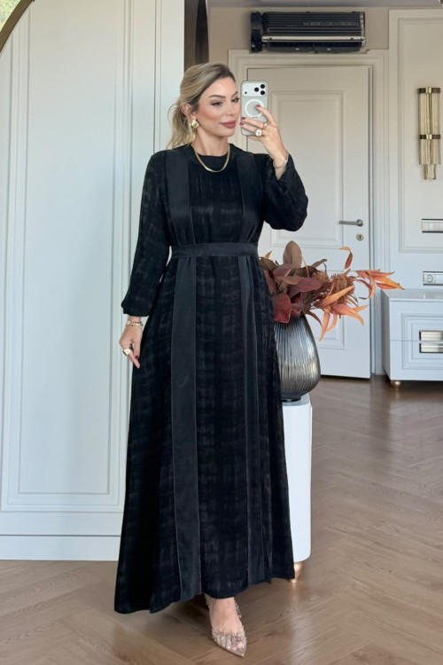 GÜLÜMSER ELBİSE