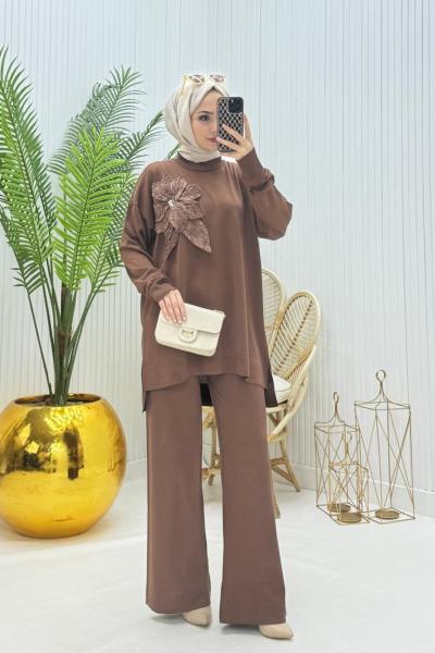 Gül Detay Tesettür Takım Kahverengi